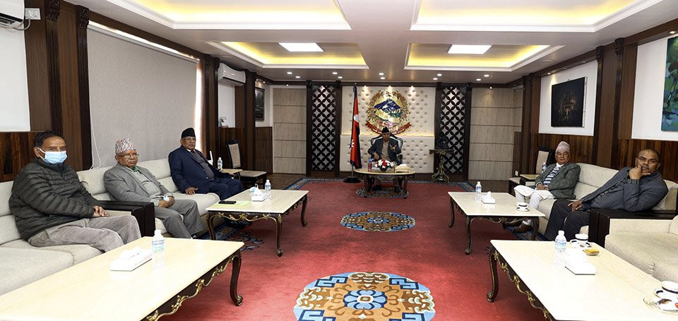 सत्तारुढ गठबन्धनका शीर्ष नेताको बैठक बालुवाटारमा जारी