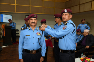 प्रहरी महानिरीक्षक वसन्तबहादुर कुँवरलाई दर्ज्यानी चिह्न प्रदान
